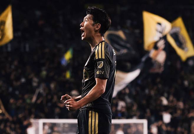 손흥민 '닥쳐 세리머니', 드디어 나왔다…시즌 첫 필드골→'한 번 떠들어 봐'→어퍼컷→손가락 모션까지+'에이징 커브' 비판 정면 반박