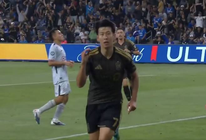 손흥민 '닥쳐 세리머니', 드디어 나왔다…시즌 첫 필드골→'한 번 떠들어 봐'→어퍼컷→손가락 모션까지+'에이징 커브' 비판 정면 반박