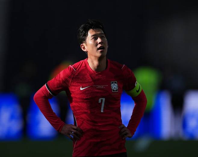 손흥민 '닥쳐 세리머니', 드디어 나왔다…시즌 첫 필드골→'한 번 떠들어 봐'→어퍼컷→손가락 모션까지+'에이징 커브' 비판 정면 반박