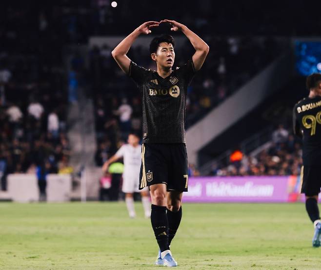 손흥민 '닥쳐 세리머니', 드디어 나왔다…시즌 첫 필드골→'한 번 떠들어 봐'→어퍼컷→손가락 모션까지+'에이징 커브' 비판 정면 반박