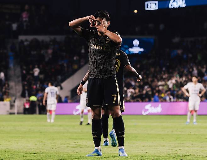 손흥민 '닥쳐 세리머니', 드디어 나왔다…시즌 첫 필드골→'한 번 떠들어 봐'→어퍼컷→손가락 모션까지+'에이징 커브' 비판 정면 반박