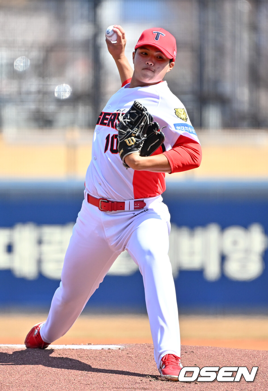 12-1 리드인데 4회도 못버티다니, 허무한 데뷔 첫 승 증발...154km 영건, 대체 무엇이 문제였나 [오!쎈 광주]