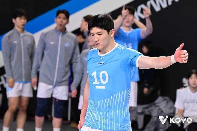 ‘비디오 판독 시리즈’라고 불러야 하나...2차전 판독 3개로 웃었던 대한항공, 4차전에선 판독 기회 스스로 날리고 울었다 [남정훈의 오버 더 네트]