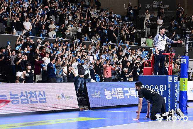 ‘비디오 판독 시리즈’라고 불러야 하나...2차전 판독 3개로 웃었던 대한항공, 4차전에선 판독 기회 스스로 날리고 울었다 [남정훈의 오버 더 네트]