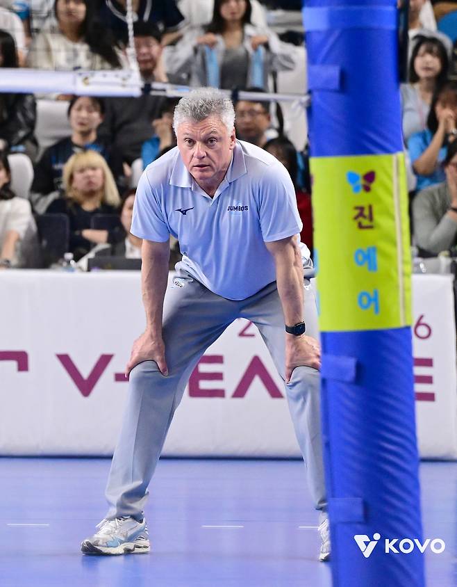 ‘비디오 판독 시리즈’라고 불러야 하나...2차전 판독 3개로 웃었던 대한항공, 4차전에선 판독 기회 스스로 날리고 울었다 [남정훈의 오버 더 네트]