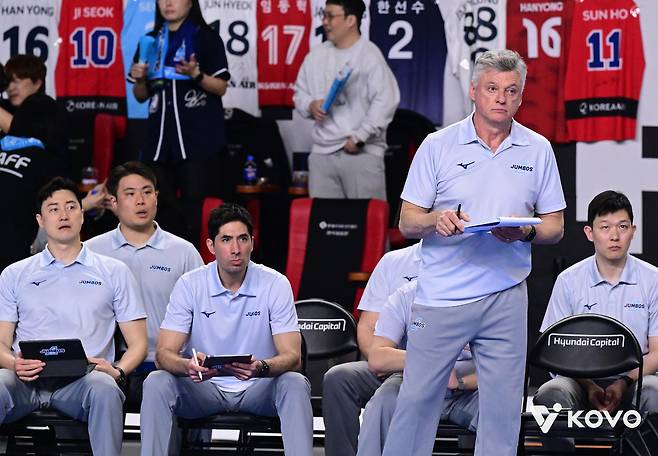 ‘비디오 판독 시리즈’라고 불러야 하나...2차전 판독 3개로 웃었던 대한항공, 4차전에선 판독 기회 스스로 날리고 울었다 [남정훈의 오버 더 네트]