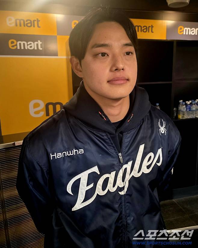 '대전 왕자' 문동주는 왜, 첫 승에도 전혀 웃지 않았나