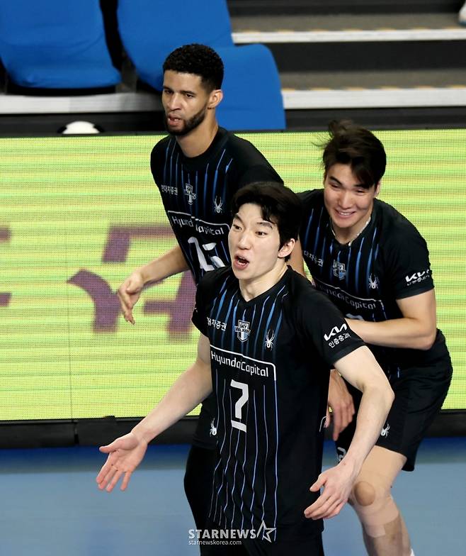 대한항공 외인 교체 오히려 '악수' 되나, 허수봉