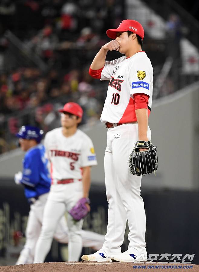 '데뷔 첫 승 챙겨줄 때가 아니었다' 인내심 한계 이범호 감독, 팀 분위기가 먼저였다 [광주 현장]
