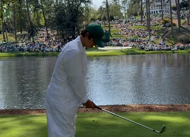 배우 송중기, 오거스타서 직접 샷…마스터스 파3 임성재 캐디로 나서