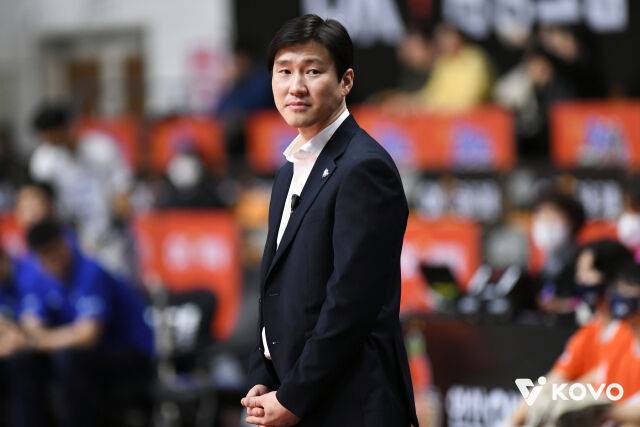 마이크 내려놓고 코트로 돌아온 배구도사, 한국전력 역사를 쓸 준비 마쳤다