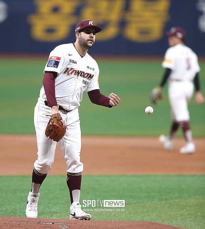 이래서 KBO 컴백 소문 잠잠해졌나…153km 강속구에 깜짝, 기적의 ML 생존기 계속된다