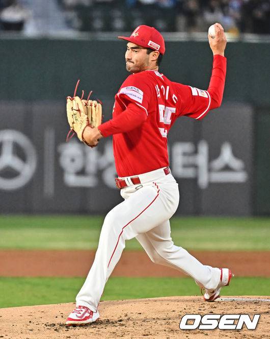 ‘하루종일 비 예보’ 방수포 설치된 인천, SSG-한화 3연전 최종전 열릴 수 있을까 [오!쎈 인천]