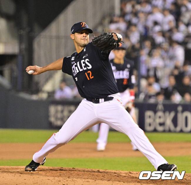 ‘하루종일 비 예보’ 방수포 설치된 인천, SSG-한화 3연전 최종전 열릴 수 있을까 [오!쎈 인천]