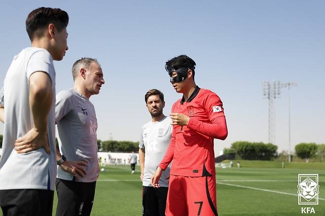 “유력한 차기 사령탑 후보…최종 결정만 남았다” 한국 ‘월드컵 16강’ 이끈 벤투 감독, 가나 지휘봉 잡고 현장 복귀할 수도