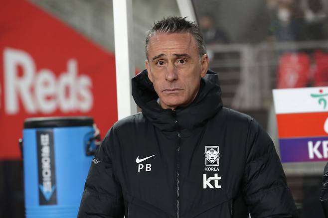 “유력한 차기 사령탑 후보…최종 결정만 남았다” 한국 ‘월드컵 16강’ 이끈 벤투 감독, 가나 지휘봉 잡고 현장 복귀할 수도