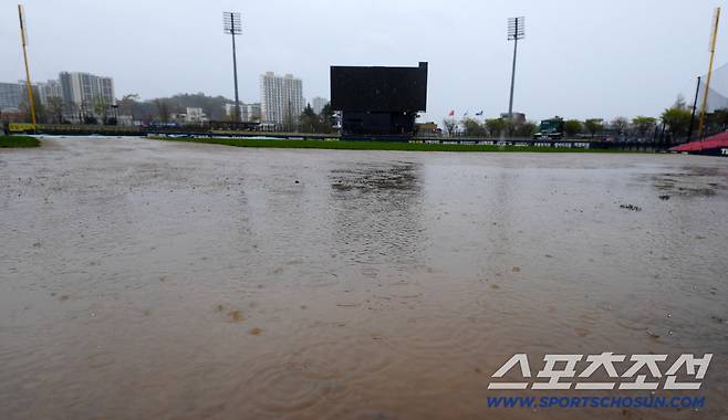 '선발 전원 19안타, 15득점' 대폭발→우천취소, 이범호 감독