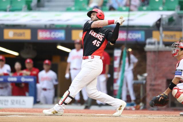 KIA와 결별 후 이 갈았나, 11G 8홈런 美친 페이스→홈런·타점 리그 1위…韓 국대 앞에서 완승