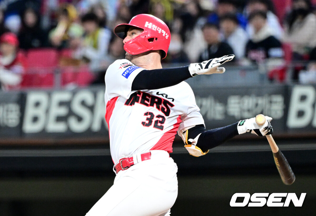 전 경기 안타에 절실함으로 80억 유격수 공백 지웠다...박수 보낸 이범호 뼈있는 주문