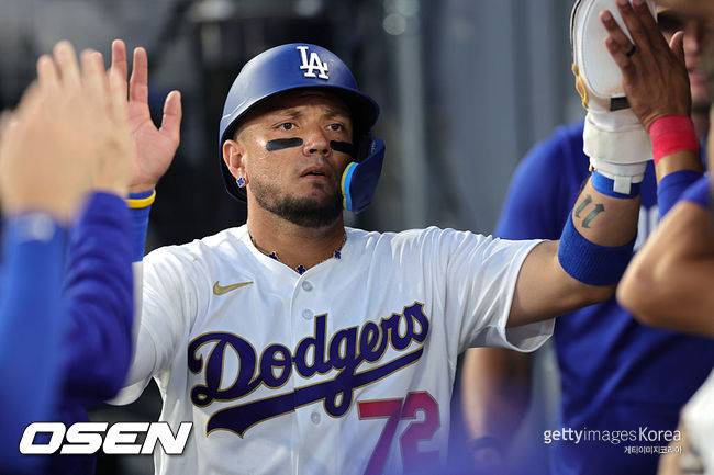 ‘김혜성 긴급 출전’ 이런 비극적 사연이…갑작스런 부친상→출전 강행, 로하스의 애끓는 사부곡 “아버지도 내가 경기 뛰는 걸 원했을 것”