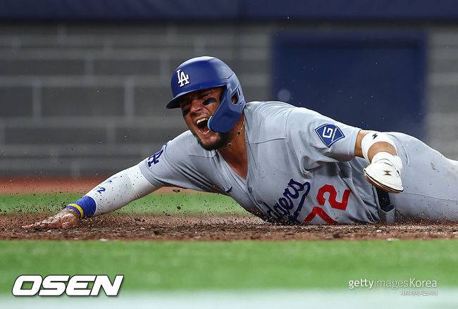 ‘김혜성 긴급 출전’ 이런 비극적 사연이…갑작스런 부친상→출전 강행, 로하스의 애끓는 사부곡 “아버지도 내가 경기 뛰는 걸 원했을 것”