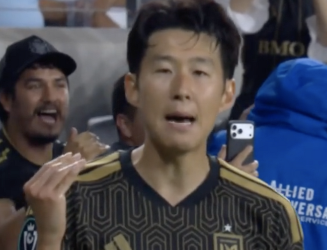 손흥민, 신변 위협 받을 수도 불안해…'손가락으로 멕시코 위협→뜻밖의 악당', 의도와 다르게 현지에 알려진 ‘블라블라 세리머니’