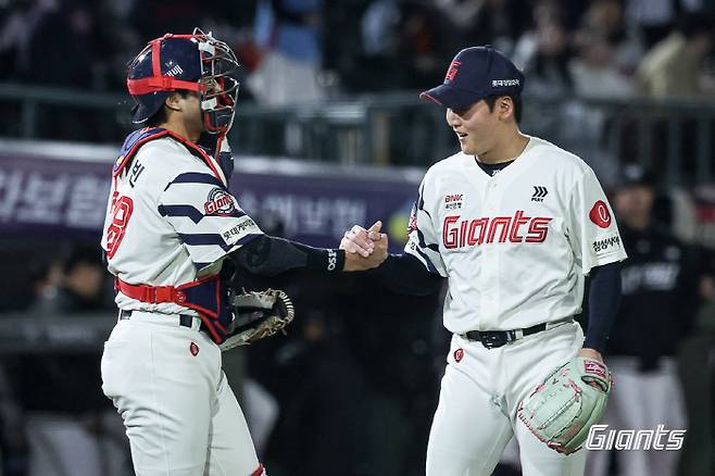 속상해도 절대 티 안 낸다 → 롯데 손성빈이 스트레스 푸는 법.