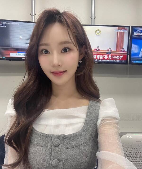 '인종차별 논란' 일파만파, 외국인 선수 발음 따라 하며 노래 요구...계속된 지적에 결국 사과