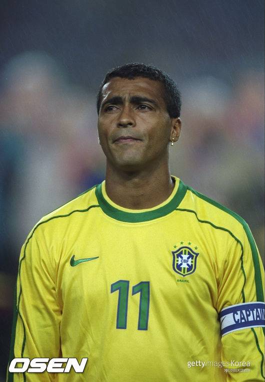 “여친 절친과 손잡고 여행 포착”…호마리우, 35세 연하 연인에 버림받은 이유는 '여친 친구와 바람'...호나우지뉴 빰치네