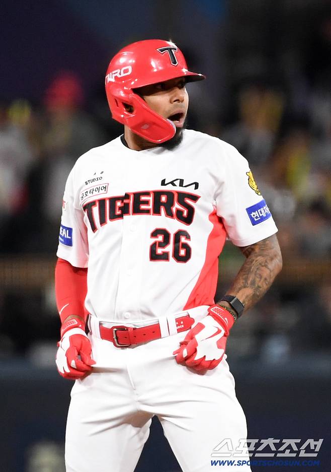 '막혔던 혈 제대로 뚫렸다' 카스트로 타점 먹방에 덩달아 폭발한 KIA 타선, 이범호 감독도 대만족 [광주 현장]