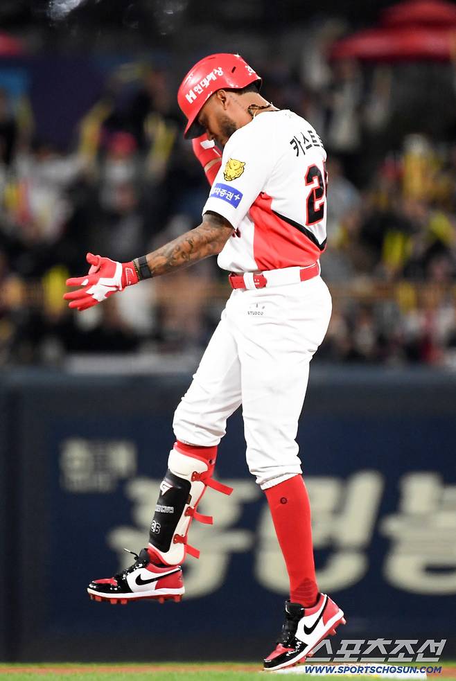 '막혔던 혈 제대로 뚫렸다' 카스트로 타점 먹방에 덩달아 폭발한 KIA 타선, 이범호 감독도 대만족 [광주 현장]