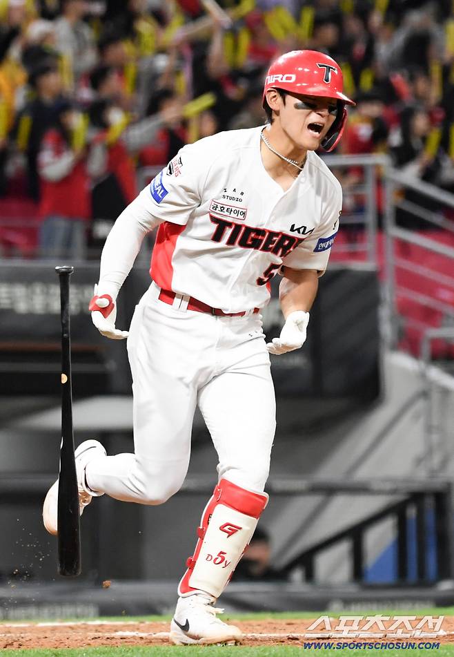 '홈런 치고도 곧바로 연습' 데뷔 첫 4번 타자로 나선 김도영...짧은 포효 뒤 다시 집중 [광주 현장]