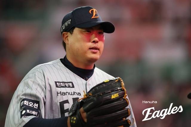 “다른 구종도 조만간 선보일 예정”…스위퍼 장착에도 만족하지 않고 꾸준히 진화 중인 ‘괴물’ 한화 류현진