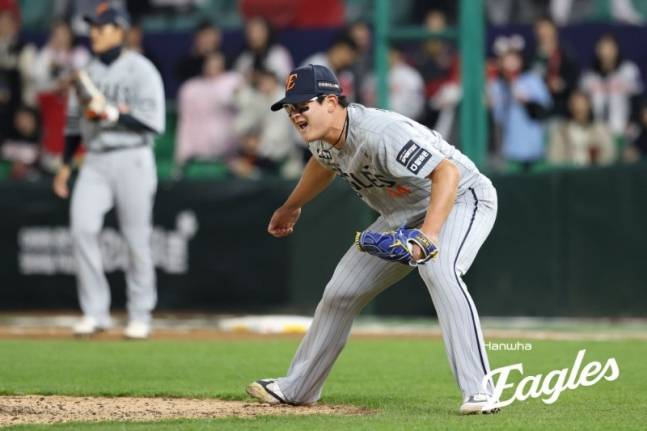 'ERA 10.35' 최악의 불펜→한화 '김-박-정-김' 체제로 1위팀 울렸다... 뒷문 불안 털었다