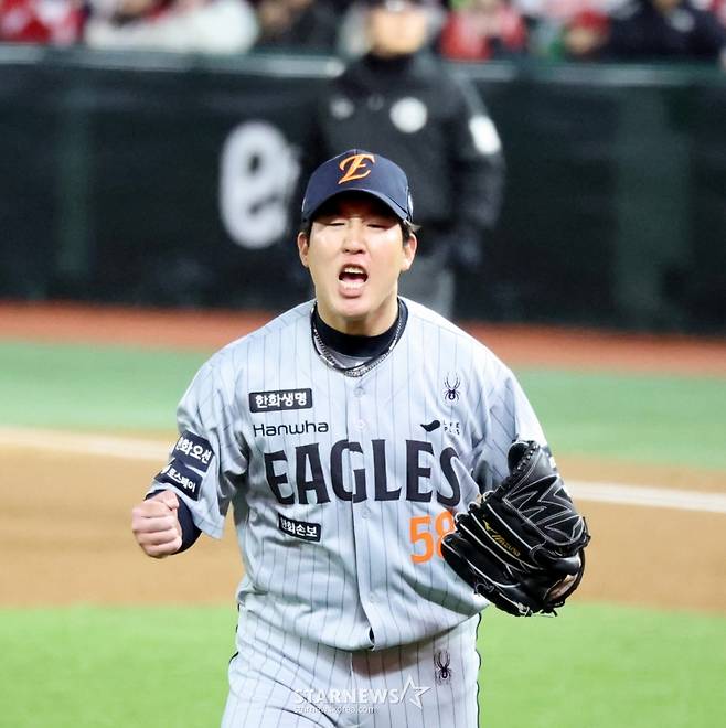 'ERA 10.35' 최악의 불펜→한화 '김-박-정-김' 체제로 1위팀 울렸다... 뒷문 불안 털었다