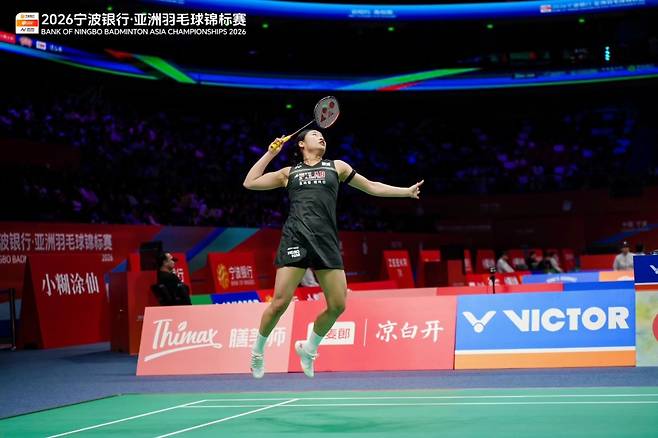 안세영 컴퓨터샷에 크게 무너졌다→日 아이돌 진땀 뻘뻘…AN, 아시아선수권 8강, 미야자키와 2게임도 21-10 가볍게 격파+4강행