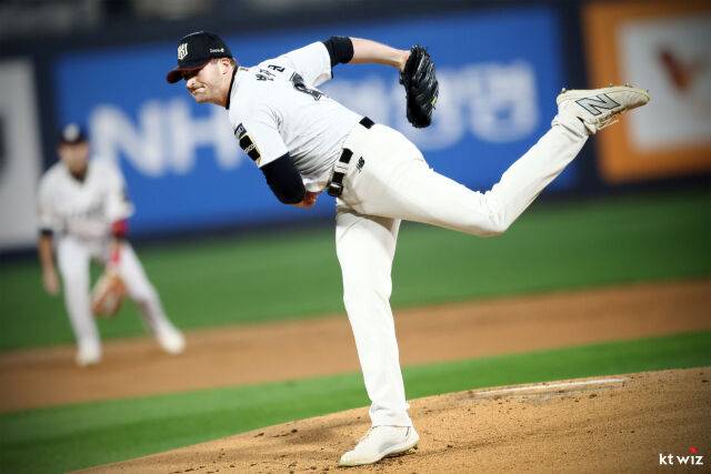 '플렉센 대체 선수' 31승 좌완 드디어 한국에 왔다!