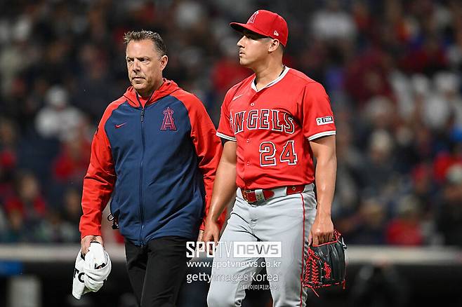 경기당 41억 받아 챙기고 드르렁… 연타석 '역대급 먹튀'라니, 이 팀은 굿이라도 해야 한다