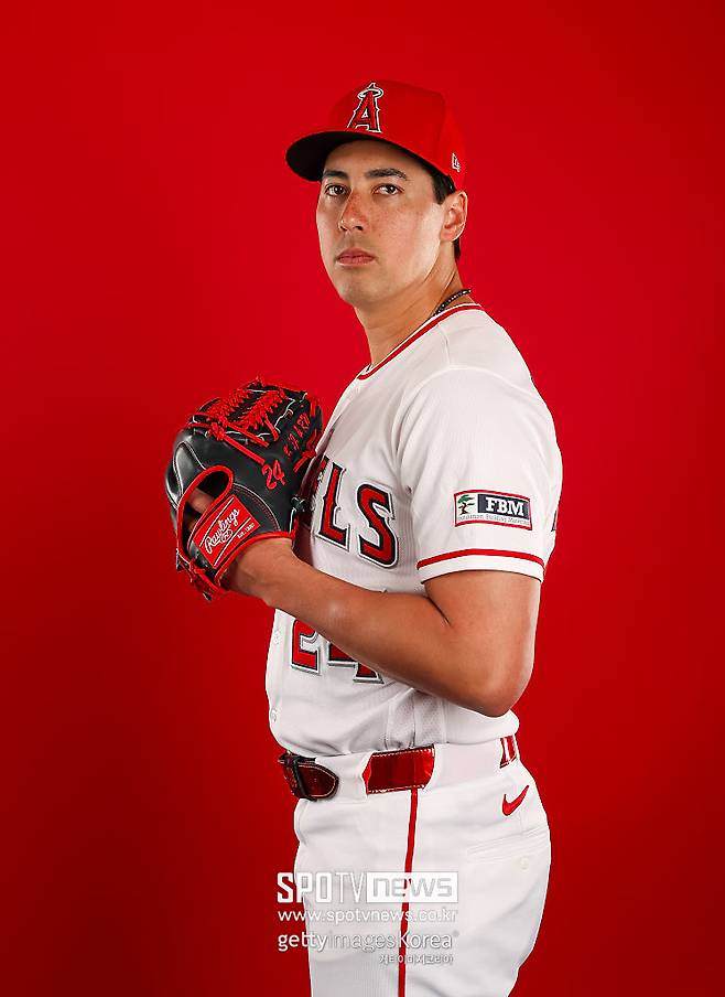 경기당 41억 받아 챙기고 드르렁… 연타석 '역대급 먹튀'라니, 이 팀은 굿이라도 해야 한다