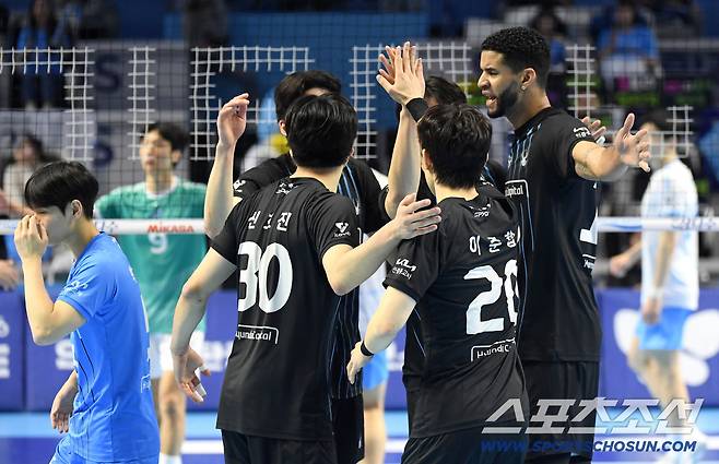 깨끗한 '패배 승복'은 없었다 → 패장의 분노! 찝찝함 여전..