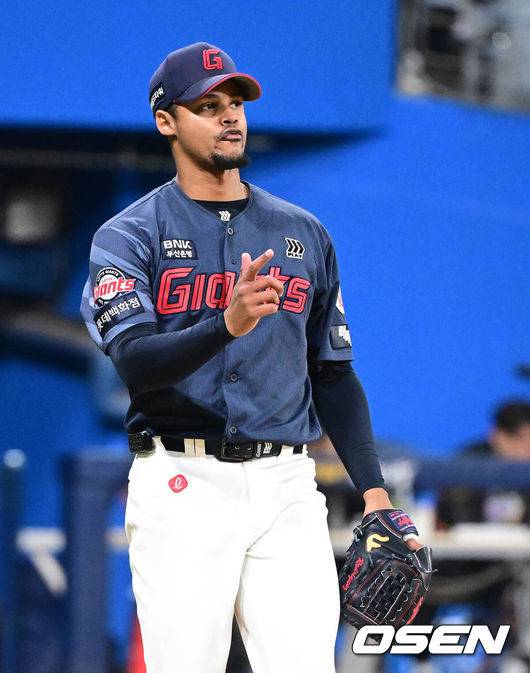 ‘KKKKKKKKKKKKKKKKKKKKKK’ 명품 투수전 승자는 롯데, 키움 잡고 2연승 질주 [고척 리뷰]