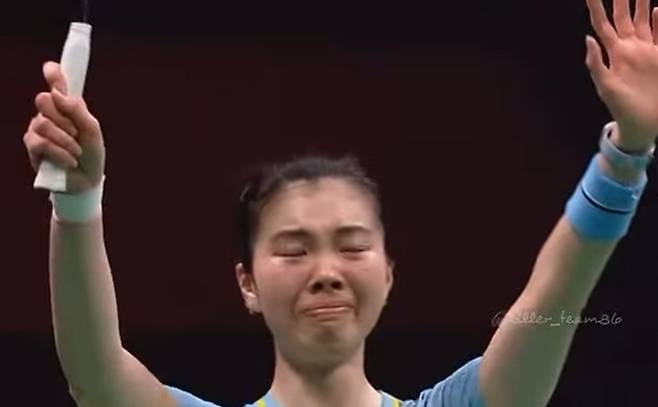27살인데 눈물의 은퇴 선언, 마지막 경기도 '통한의 역전패'…179cm 배드민턴 스타, 쓰러져 눈물 펑펑 쏟았다