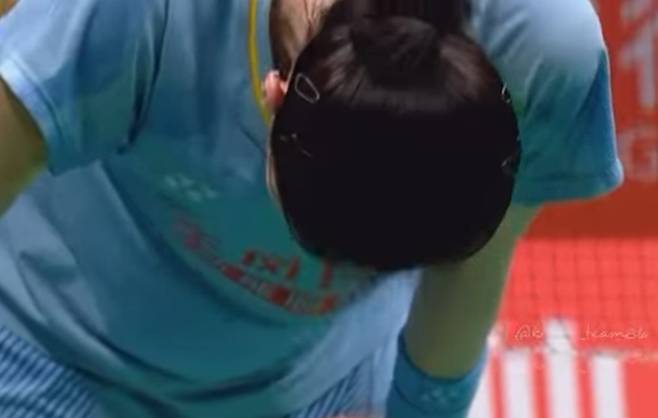 27살인데 눈물의 은퇴 선언, 마지막 경기도 '통한의 역전패'…179cm 배드민턴 스타, 쓰러져 눈물 펑펑 쏟았다