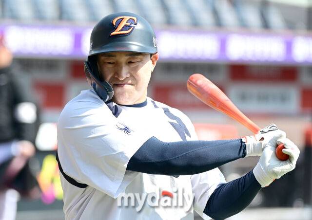 'KBO 안타왕' 손아섭 안타→뜬공→병살타→땅볼, 이진영 투런포+유로결 3타점 폭발…한화 승승승 질주, 권광민도 홈런 날렸다