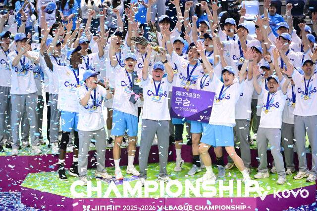 ‘한국 오자마자 트레블’ 헤난 감독 “한국 리그? 솔직히 많이 놀랐다...올바른 길로 가고 있어” [MD인천]