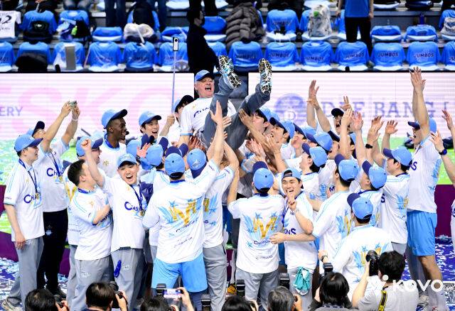 ‘한국 오자마자 트레블’ 헤난 감독 “한국 리그? 솔직히 많이 놀랐다...올바른 길로 가고 있어” [MD인천]