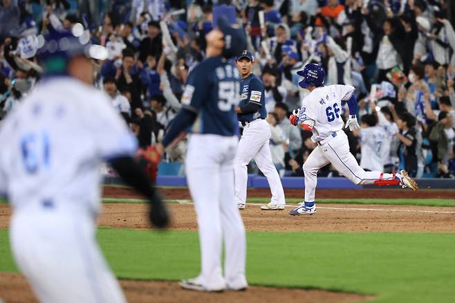 '제발, 2루로 돌아가!' 사상 초유 사이클링히트 '셀프패스' 박승규는 왜 3루로 미친듯 달렸을까