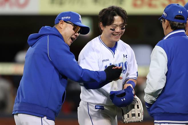 '제발, 2루로 돌아가!' 사상 초유 사이클링히트 '셀프패스' 박승규는 왜 3루로 미친듯 달렸을까
