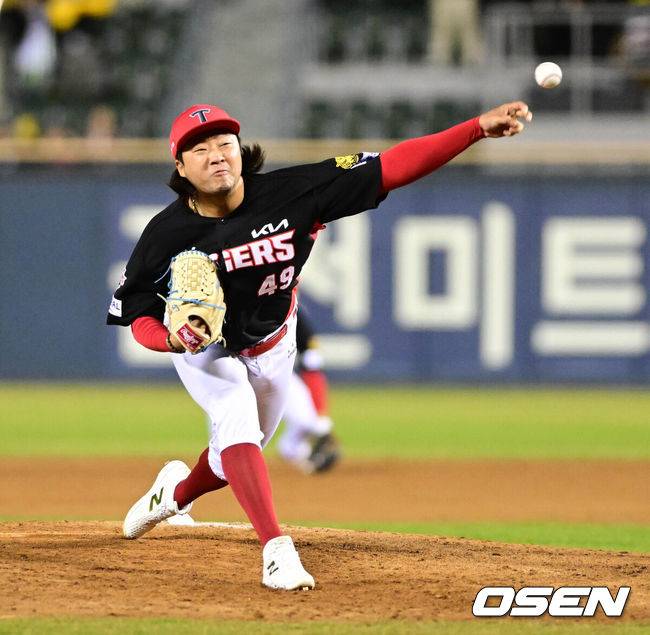 한화가 떠나보낸 20억 FA, 대전에서 9회말 1점 차 등판…친정팀 팬들에게 90도 인사→‘KK’ 세이브로 포효하다