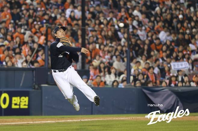 실책→실책→병살타성 땅볼, '307억 사나이' 왜 이러나…